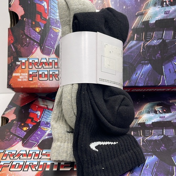 Nike Everyday Cushioned Training Crew Socks (3 Pairs)
Size M - m6-8; w6-10; - Picture 4 of 16